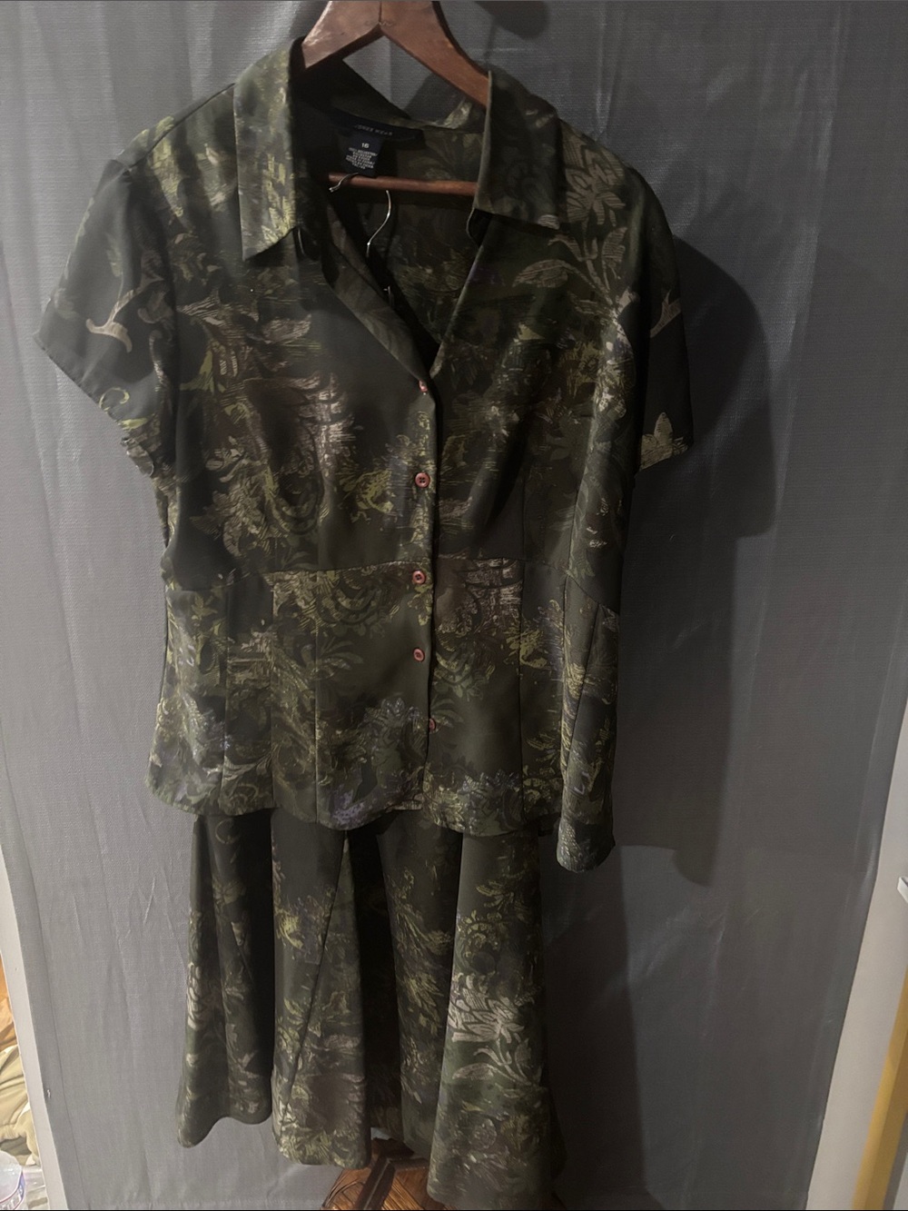 Jones of New York Dark Green Floral shirt and matching skirt